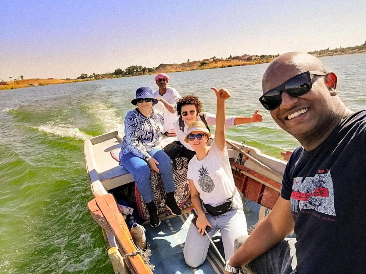 ホテル Safari アブ・シンベル エクステリア 写真